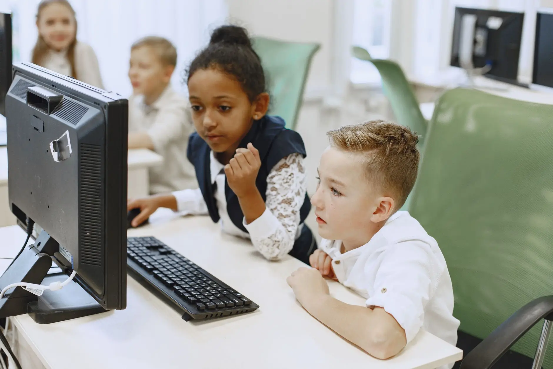 寻光互娱IP孵化全流程解析：从创意概念到商业落地
